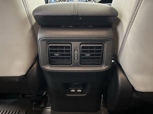 Used 2021 Toyota RAV4 XLE Premium image 16