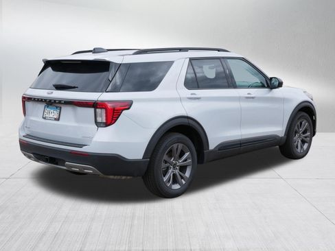 Used 2026 Ford Explorer Active w/ Active Comfort Package AWD/4WD image 7
