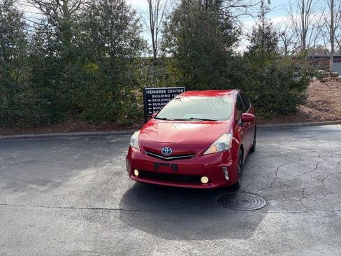 Used 2014 Toyota Prius V Three image 2