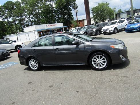 Used 2012 Toyota Camry XLE w/ Leather Pkg FWD image 8