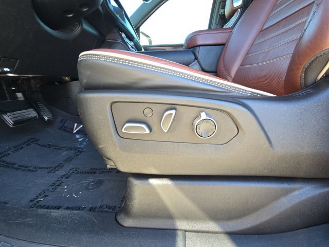 Used 2023 GMC Yukon Denali Ultimate AWD/4WD image 31