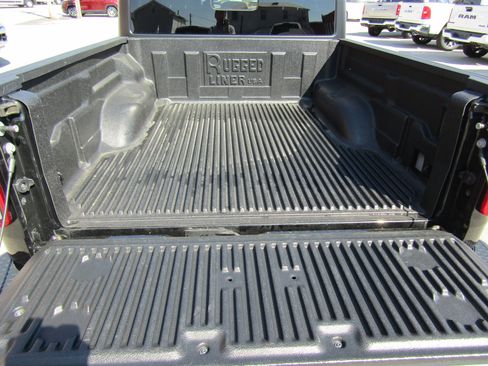 Used 2023 Jeep Gladiator Overland AWD/4WD image 13