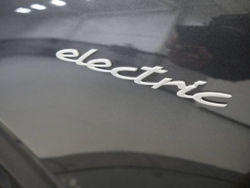 Certified 2026 Porsche Macan 4 Electric AWD/4WD image 12