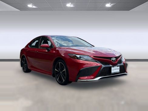Used 2021 Toyota Camry XSE FWD image 7