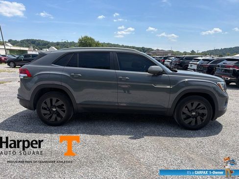 Used 2024 Volkswagen Atlas Cross Sport SE FWD image 6