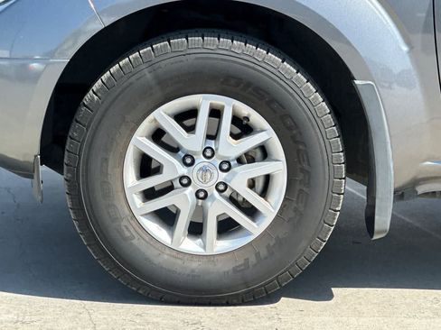 Used 2020 Nissan Frontier SV image 12