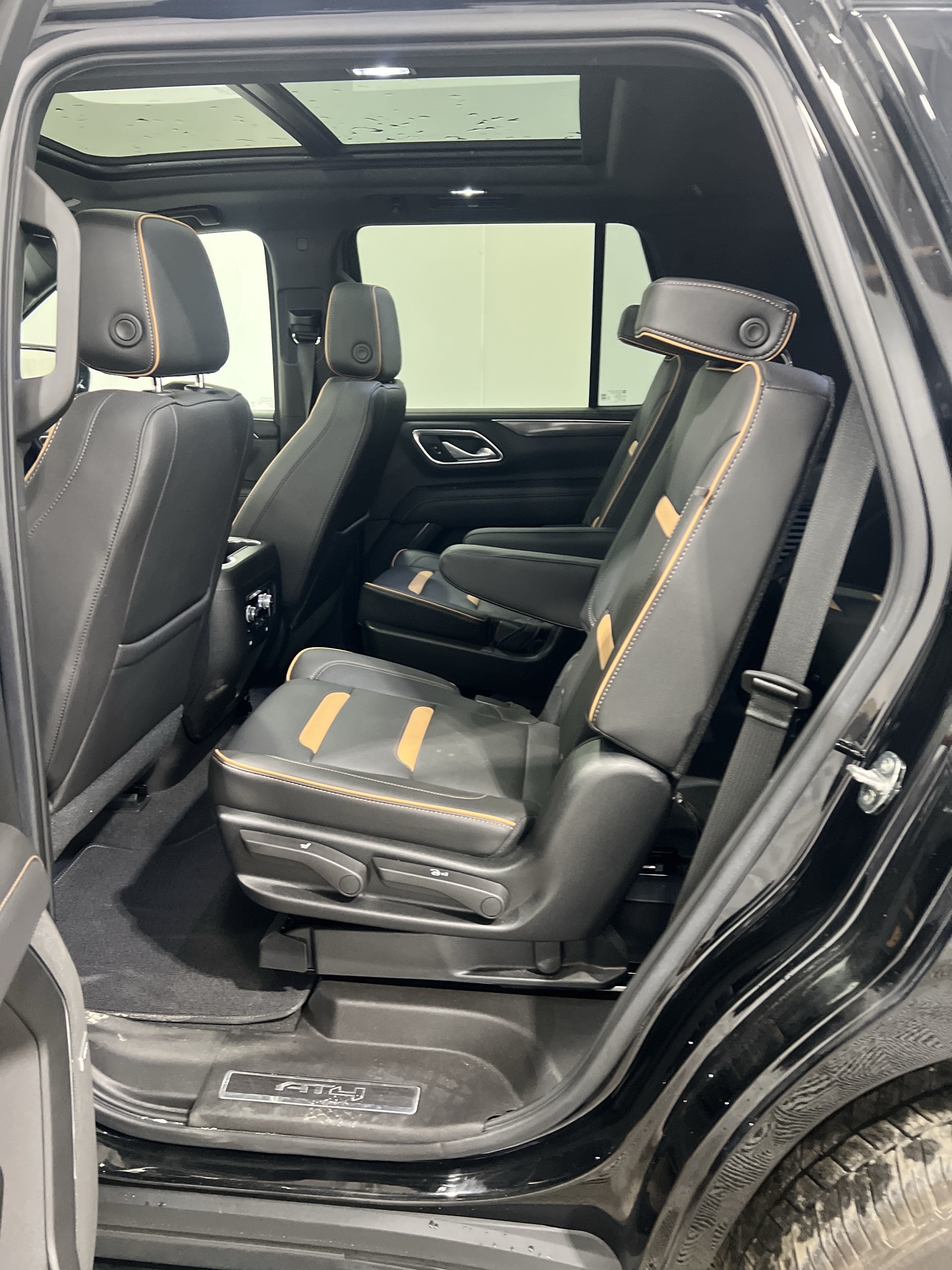 Used 2021 GMC Yukon AT4 w/ Technology Package AWD/4WD image 12