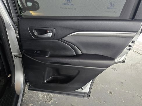 Used 2017 Toyota Highlander XLE image 26
