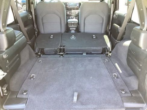 Used 2025 Jeep Wrangler Unlimited Sahara AWD/4WD image 12
