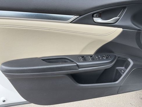 Used 2016 Honda Civic Touring image 3