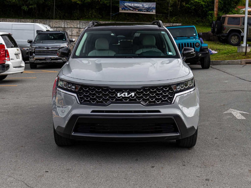 Used 2023 Kia Sorento S w/ Panoramic Sunroof Package AWD/4WD image 2