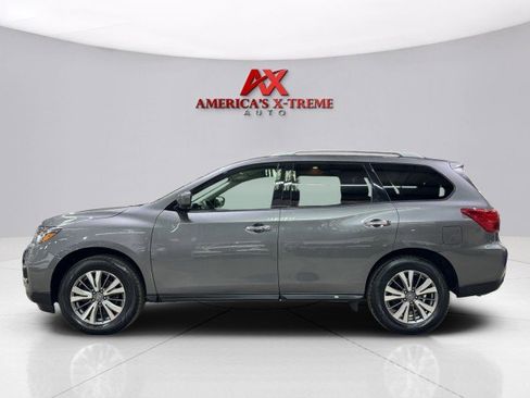 Used 2019 Nissan Pathfinder SV image 3