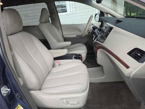 Used 2014 Toyota Sienna XLE FWD image 19