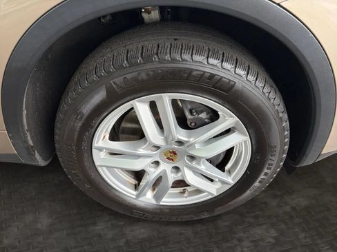 Used 2016 Porsche Cayenne AWD/4WD image 38