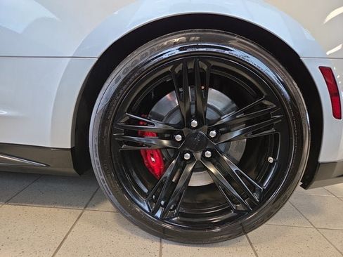 Used 2018 Chevrolet Camaro ZL1 RWD image 10