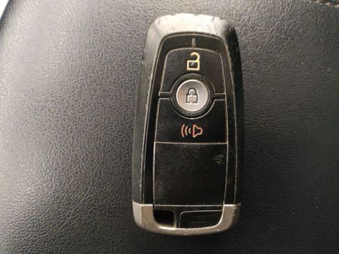 Used 2019 Ford Edge SEL image 32