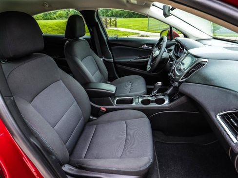 Used 2017 Chevrolet Cruze LT w/ Convenience Package FWD image 32