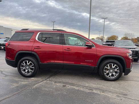Certified 2023 GMC Acadia SLT w/ Preferred Package image 4