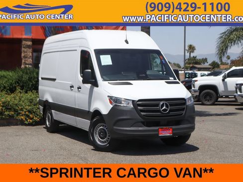 Used 2025 Mercedes-Benz Sprinter 2500 image 1