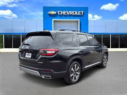 Used 2025 Honda Pilot Touring image 3