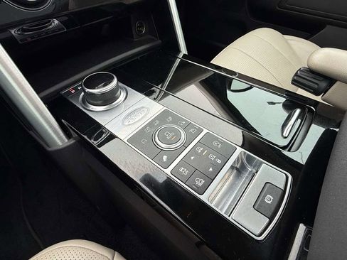 Used 2020 Land Rover Discovery HSE image 26