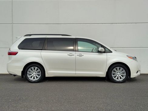 Certified 2017 Toyota Sienna Limited Premium AWD/4WD image 8