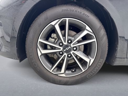 Used 2022 Kia Forte LXS w/ LXS Technology Package FWD image 12