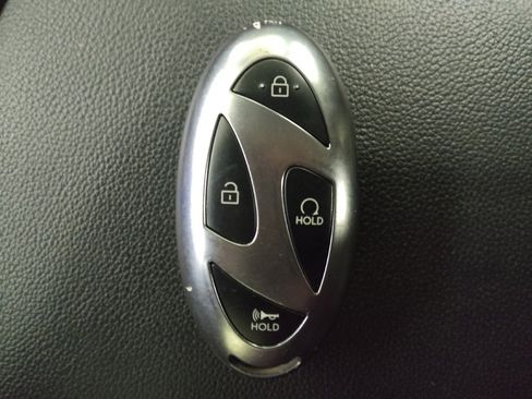 Used 2025 Hyundai Elantra SEL FWD image 32