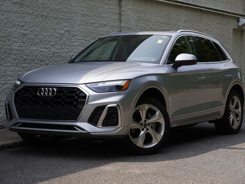 Used 2023 Audi Q5 2.0T Premium Plus w/ Premium Plus Package AWD/4WD image 2
