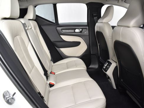 Used 2023 Volvo XC40 B5 Ultimate w/ Protection Package Premier AWD/4WD image 24