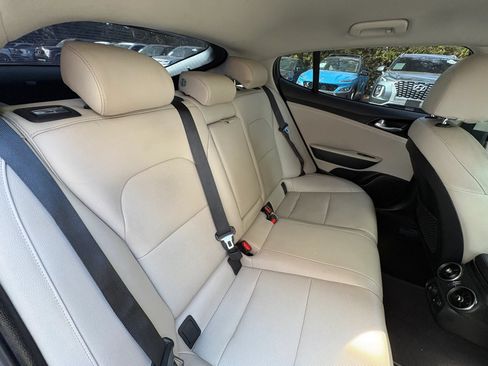 Used 2019 Kia Stinger RWD image 15