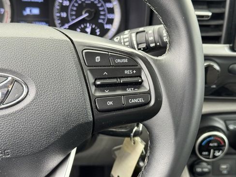 Used 2021 Hyundai Venue SEL image 19