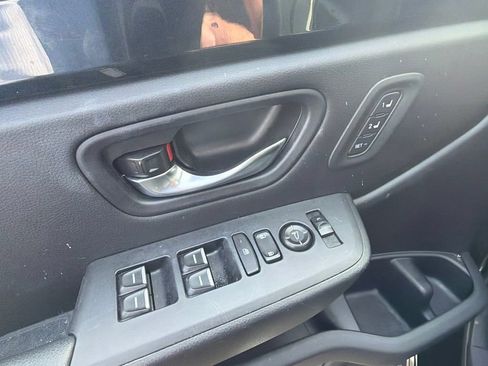 Used 2025 Honda Pilot Touring image 17