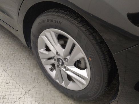 Used 2020 Hyundai Elantra SEL FWD image 31