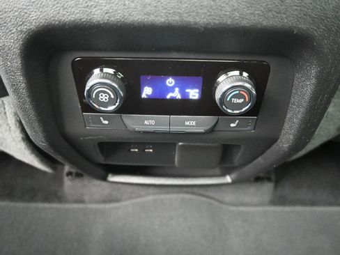 Used 2024 Chevrolet Traverse RS FWD image 21