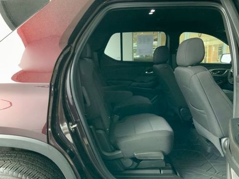 Used 2023 Chevrolet Traverse LT image 19