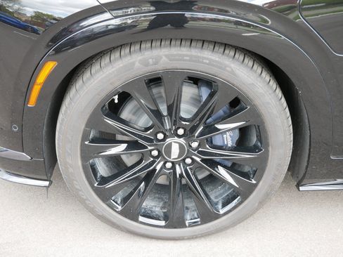 Certified 2026 Cadillac Vistiq Platinum AWD/4WD image 4