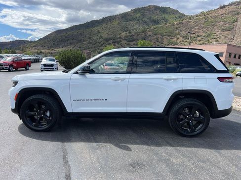 Certified 2023 Jeep Grand Cherokee Altitude image 4