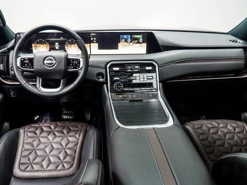 Used 2025 Nissan Armada Platinum image 18