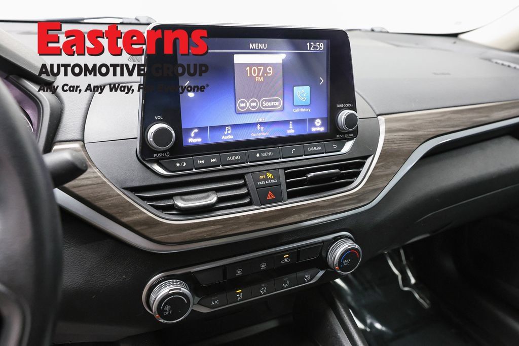 Used 2025 Nissan Altima 2.5 SV FWD image 13