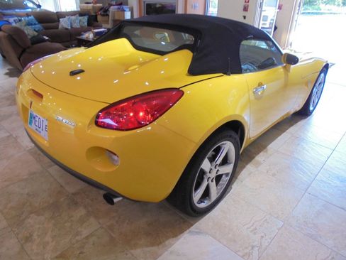 Used 2007 Pontiac Solstice Convertible RWD image 7