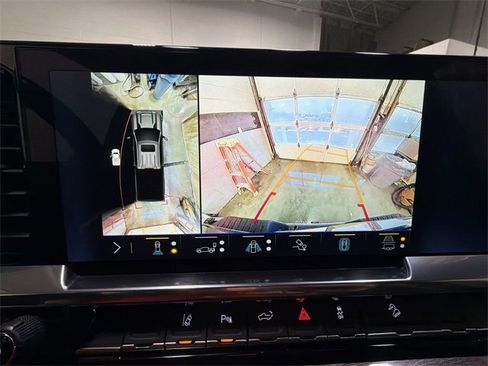 Certified 2025 Chevrolet Silverado 3500 LTZ w/ LTZ Premium Package image 17