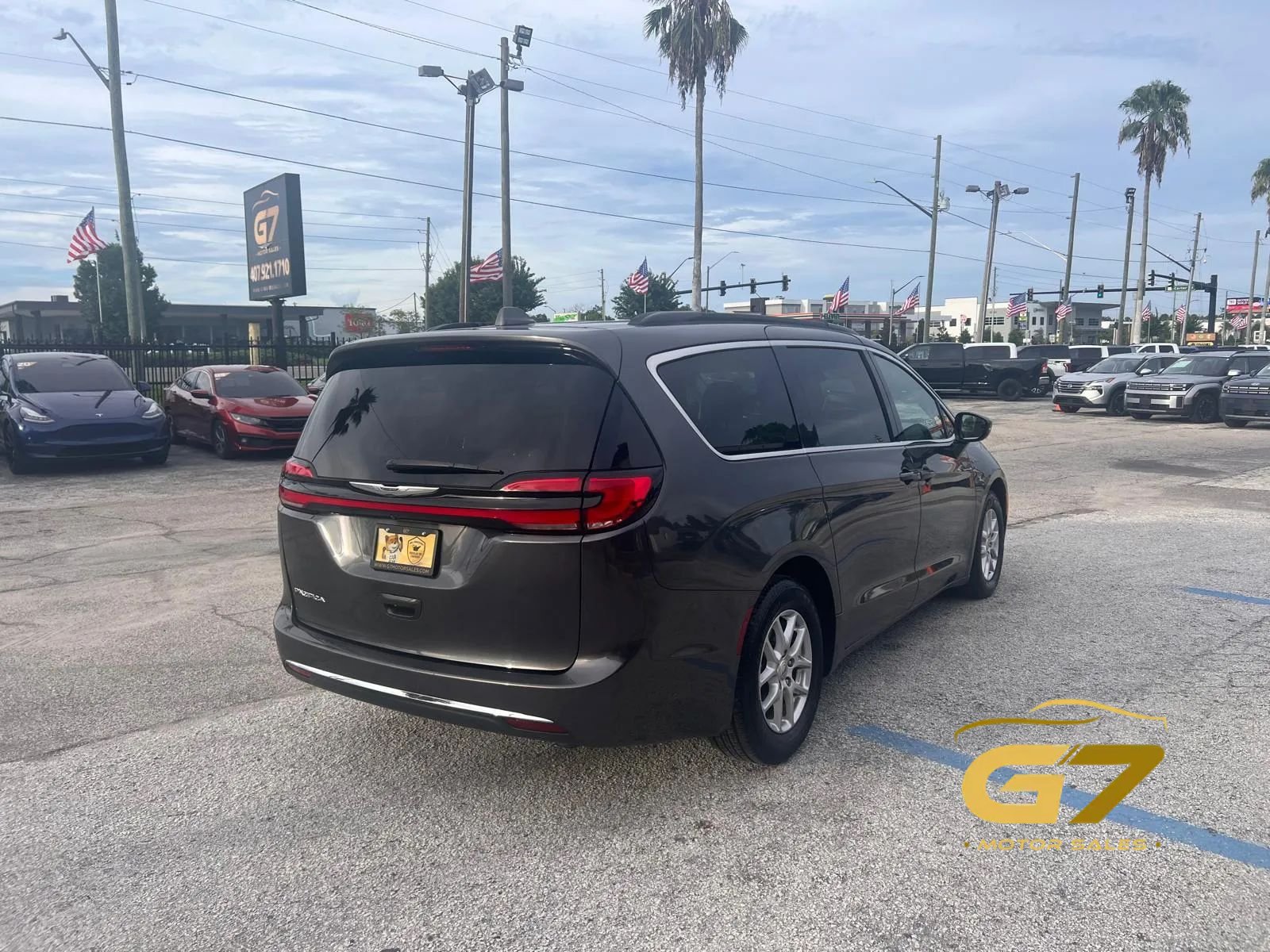 Used 2026 Chrysler Pacifica Select FWD image 3