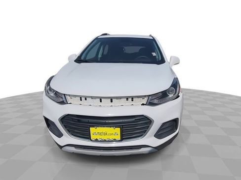 Used 2020 Chevrolet Trax LT w/ LT Convenience Package FWD image 3
