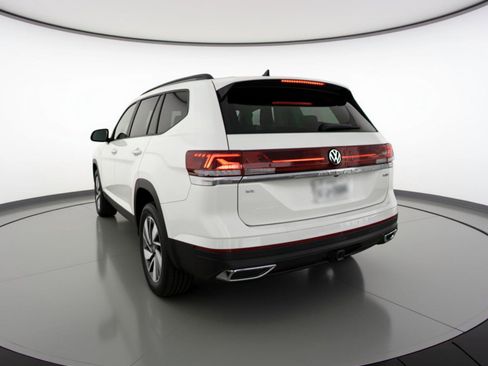 Used 2025 Volkswagen Atlas SE image 6