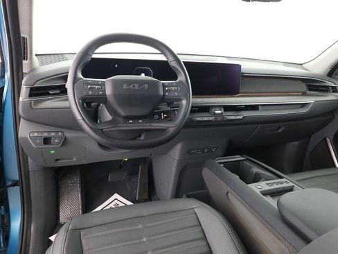 Used 2024 Kia EV9 Land image 13