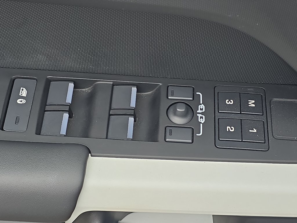 Used 2024 Land Rover Defender 110 S AWD/4WD image 29