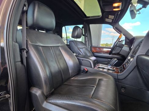 Used 2015 Lincoln Navigator 4WD image 32