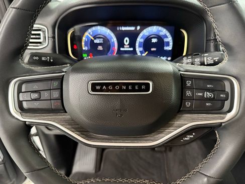 Used 2024 Jeep Wagoneer L Series II image 13