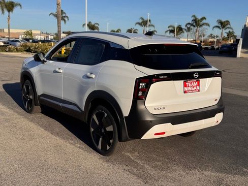 New 2026 Nissan Kicks SR image 5